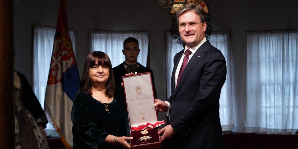 Ministar Selaković uručio Karađorđevu zvezdu književnici Ljiljani Habjanović Đurović