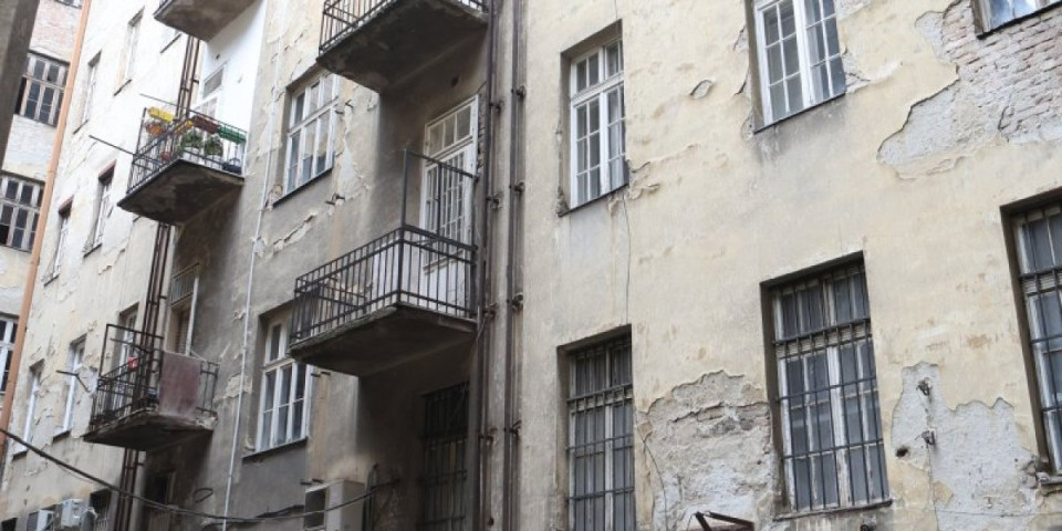 "Nadam se da ga niko nije gurnuo": Prve slike užasa u centru Beograda (FOTO/VIDEO)