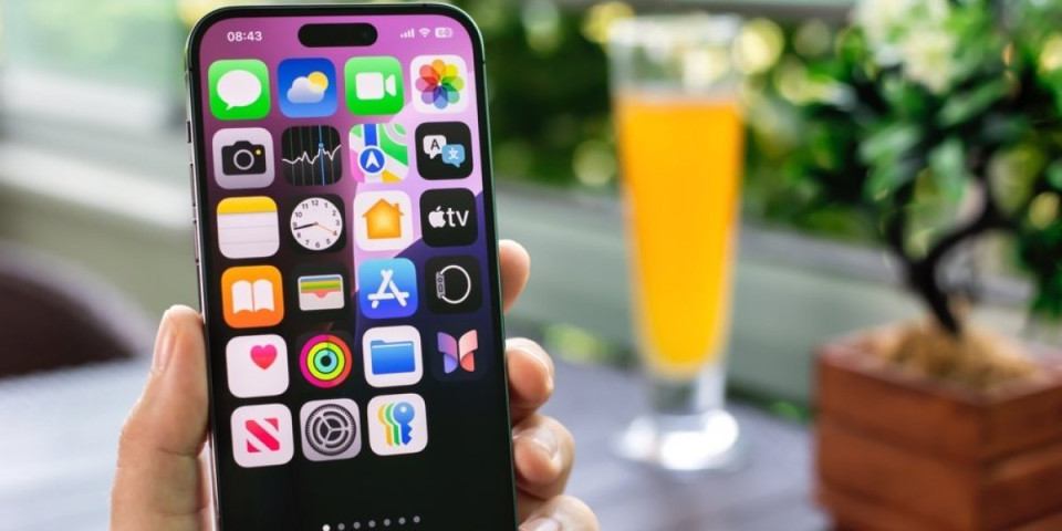 Telefon star 15 godina postao viralni hit: Ajfon 4 ponovo vlada internetom - trik je u 1 stvari