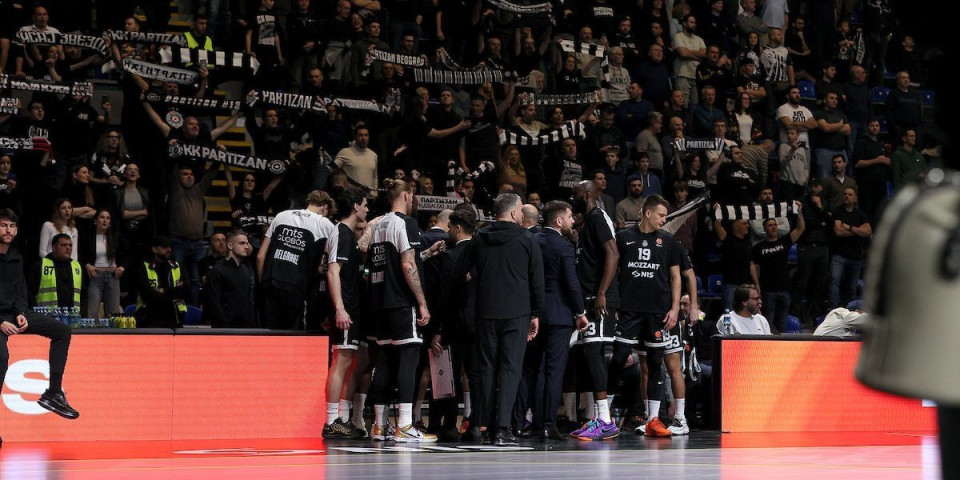 Haos u "Pioniru": Košarkaš Partizana besan otišao u svlačionicu usred meča – evo šta se desilo (VIDEO)