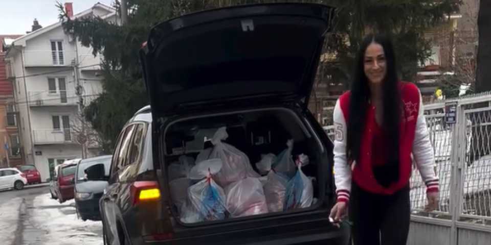Gest srpske reprezentativke za divljenje: Sara obišla najugroženije i podelila deci paketiće (VIDEO)