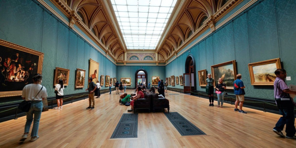 Kakva zbrka: Portret moćne kraljice uopšte ne prikazuje nju - evo ko je na slici (FOTO)