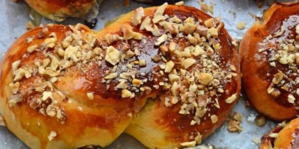 Tradicionalni kolač koji donosi sreću: Vasilica prema receptu starom vekovima