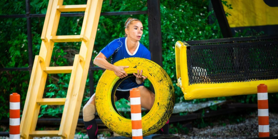 Sevaju varnice u Exatlonu: Dušica postrojila cimera i očitala mu bukvicu (VIDEO)