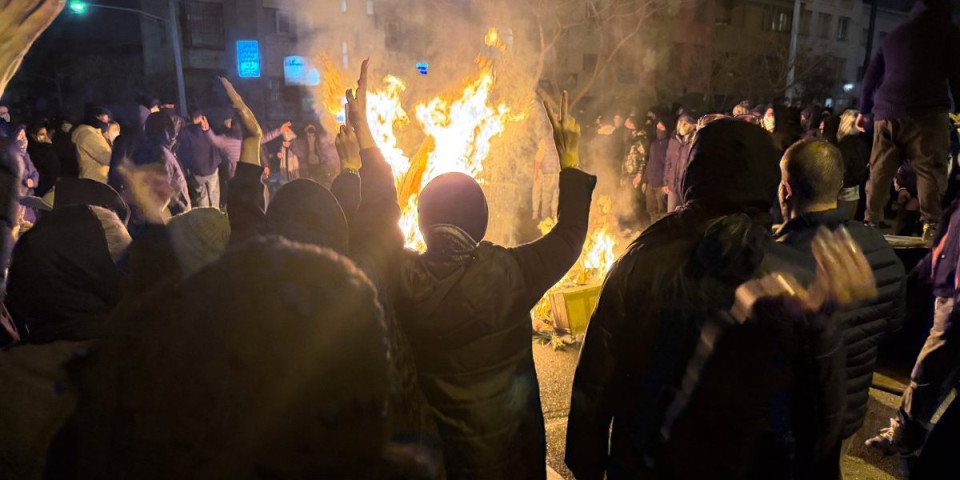 30.000 ljudi zbrisano u Iranu za samo 48 sati, tvrdi "Tajm" -  Slike šlepera punih tela lede krv u žilama (FOTO/VIDEO)