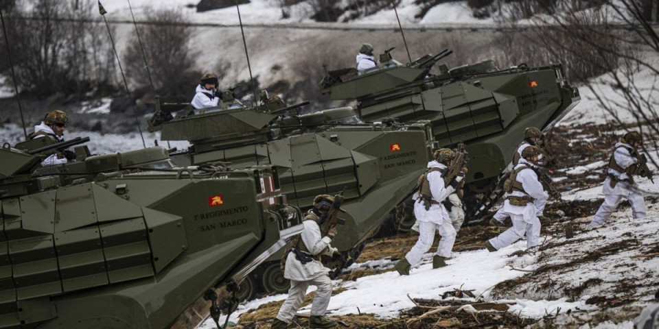 Strašno otkriće na severu planete! Iskrcali se britanski marinci: Prvi ratni korak je napravljen - prognoze su jezive