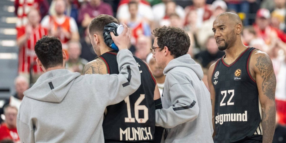 Jeziva scena u Minhenu: Jović zakucao glavom o parket, hala ostala šoku (VIDEO)