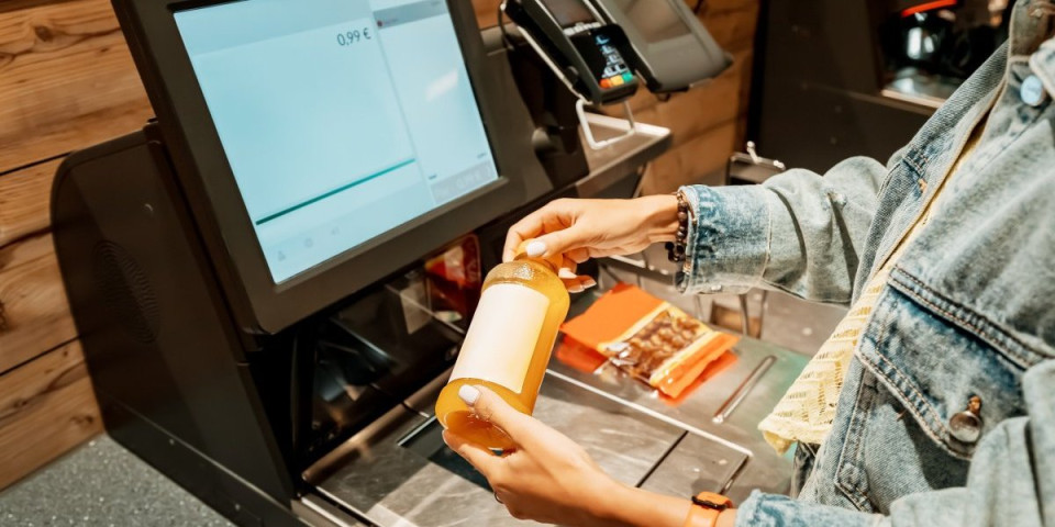 Kradu, na Boga ne misle: Samouslužne kase obožavaju oni sa "lepljivim prstima"