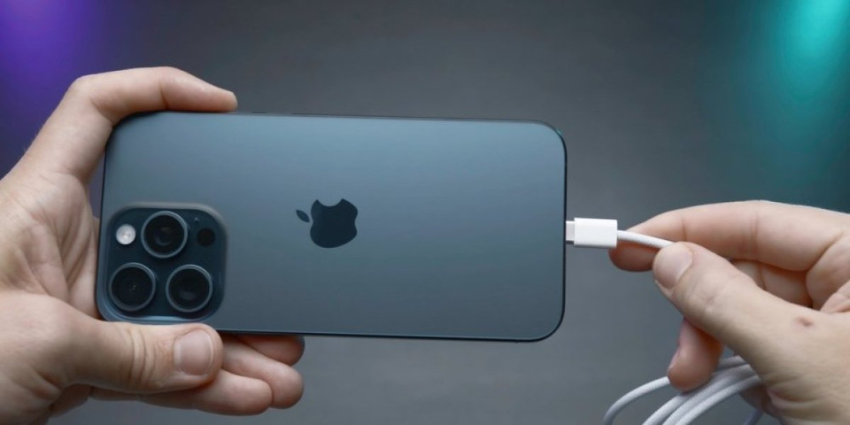 Punjač i telefon su vam mokri? Evo kako bezbedno puniti uređaj i izbeći oštećenja