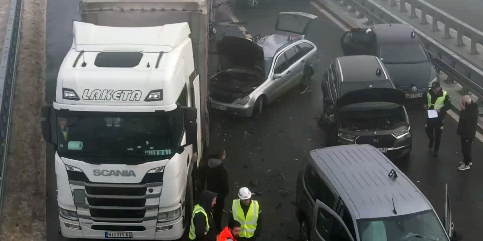 Ovo je uzrok užasa na Milošu Velikom: "Audi" napravio haos, podleteo pod kamion, a onda...