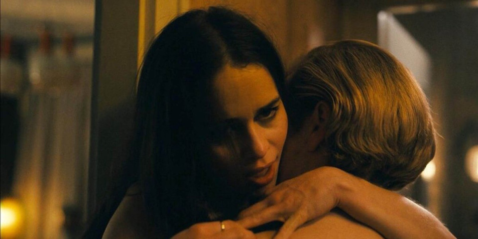 Poznata glumica povredila rebro: Snimala 18+ scenu sa tri muškarca