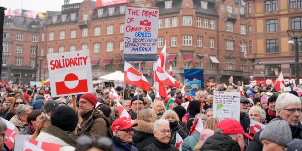 Kopenhagen na nogama: Narod preplavio ulice, ljudi besni na Trampa zbog Grenlanda (FOTO/VIDEO)