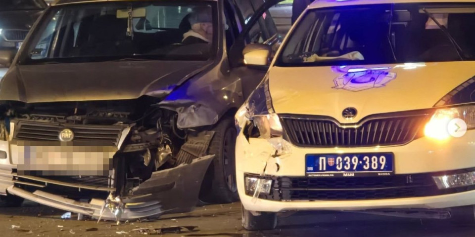 Saobraćajna nesreća u Novom Sadu: U sudaru učestvovalo i policijsko vozilo (FOTO)