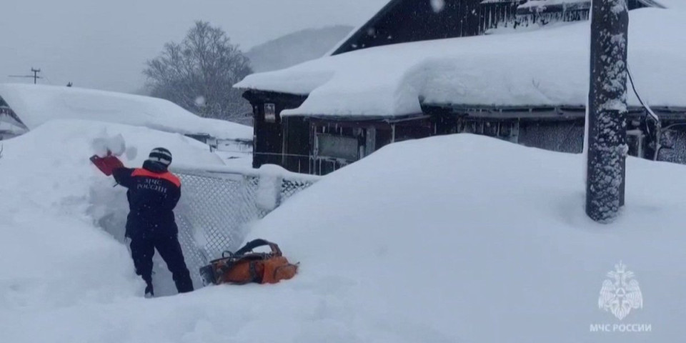 Apokalipsa - Snaga prirode zaustavila život! Oluja decenije zatrpala zgrade do krova, spasioci kopaju tunele da izvuku ljude! (VIDEO)