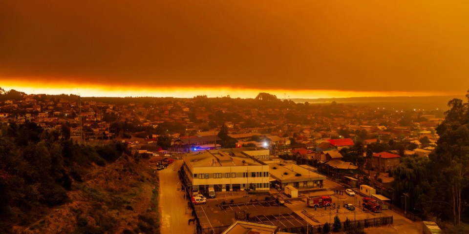 Vatreni pakao guta sve pred sobom: Narod u panici, 20.000 evakuisano, stanje kritično (FOTO/VIDEO)