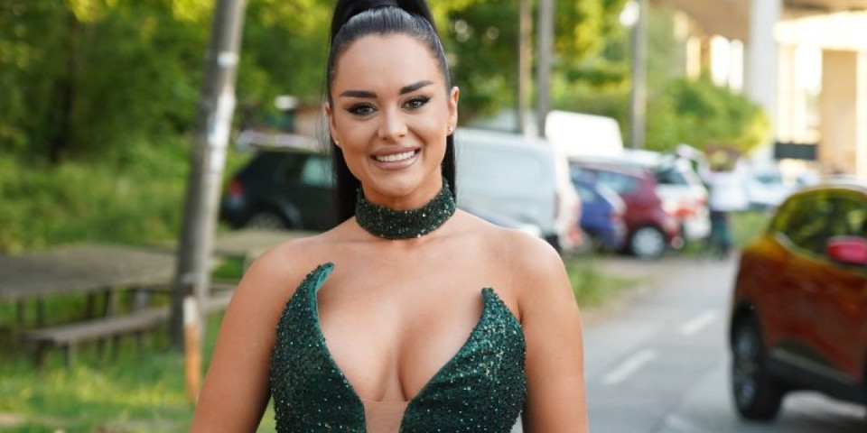 Nema je pola! Tijana skinula čak 20 kilograma, spremna da pomuti um Srbima