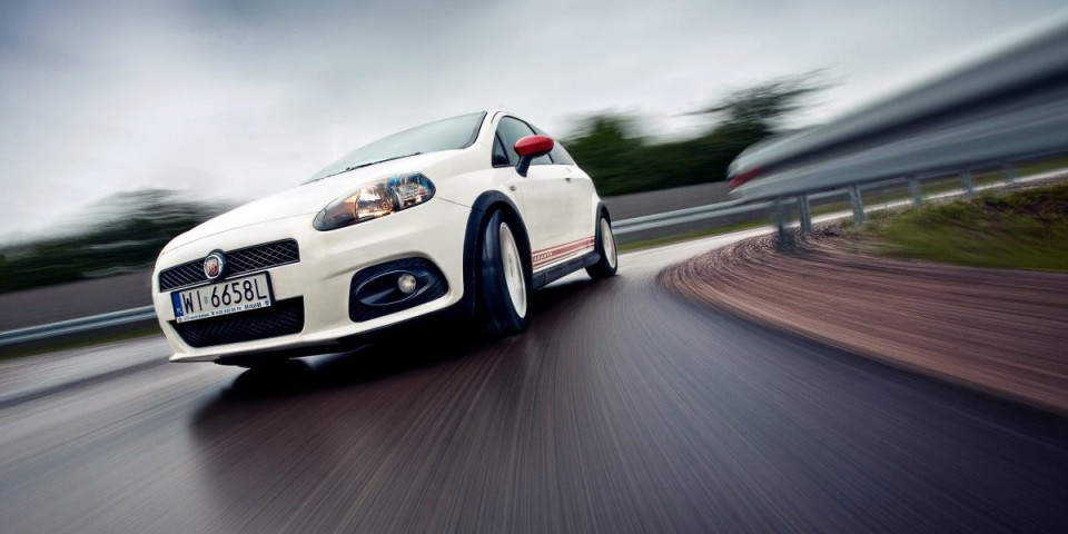 Ovaj auto ide kao metak: Posećuje mehaničara k'o zet taštu, a cena mu je prava sitnica (FOTO)