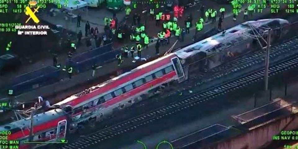 Horor uživo na video-pozivu! Pričao sa porodicom, a onda je nastao pakao: Gledali kako sve leti u španskom vozu smrti (VIDEO)