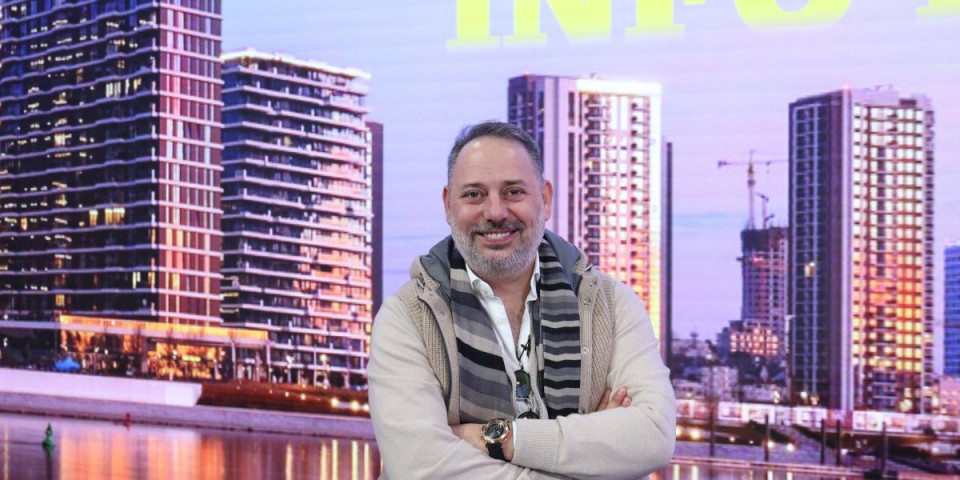 Đilas prodaje novine, Marinika čerupa kokoške... Babić objasnio "kako je pukla ljubav" (URNEBESNI VIDEO)