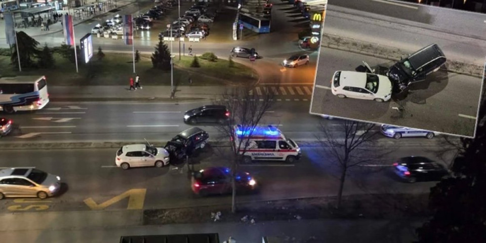 Potpuni karambol u Novom Sadu: Automobil preleteo preko ostrva i udario u drugo vozilo (FOTO)