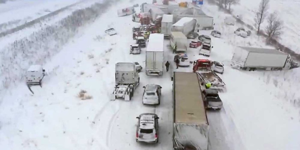 PAKAO! Lančani sudar sa više od 100 vozila - Snimak ledi krv u žilama (VIDEO)