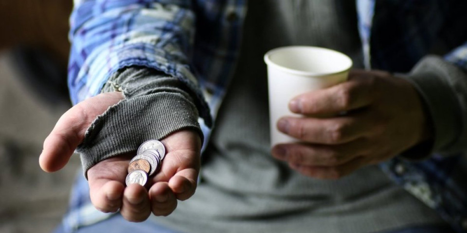 Najbogatiji prosjak na svetu: Ima milione, a stoji na ulici i traži sitniš - njegova deca lude zbog toga
