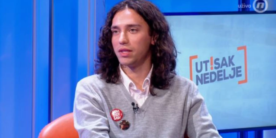 Blokaderi pobesneli zbog Utiska nedelje - Ostrvili se na svog "studenta" koji je gostovao: Karmin, rumenilo, trepavice...