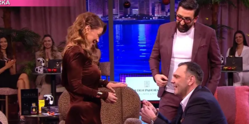 Verila se Mina Kostić - Kasper je na kolenima zaprosio u emisiji uživo (FOTO)