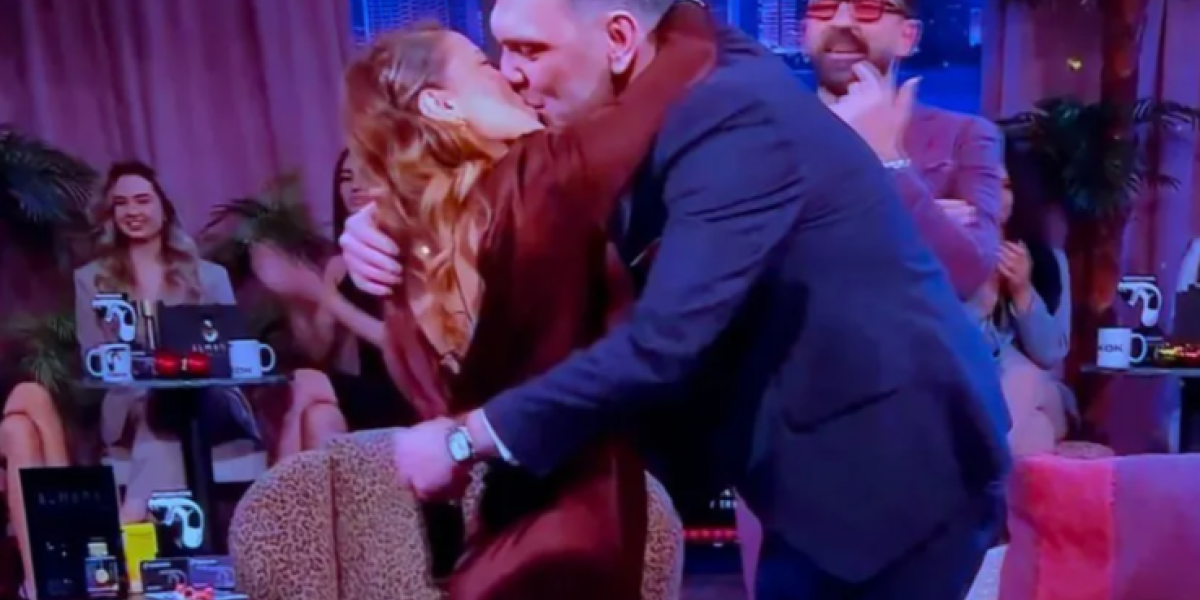 Poljubac Mine Kostuć i Kaspera