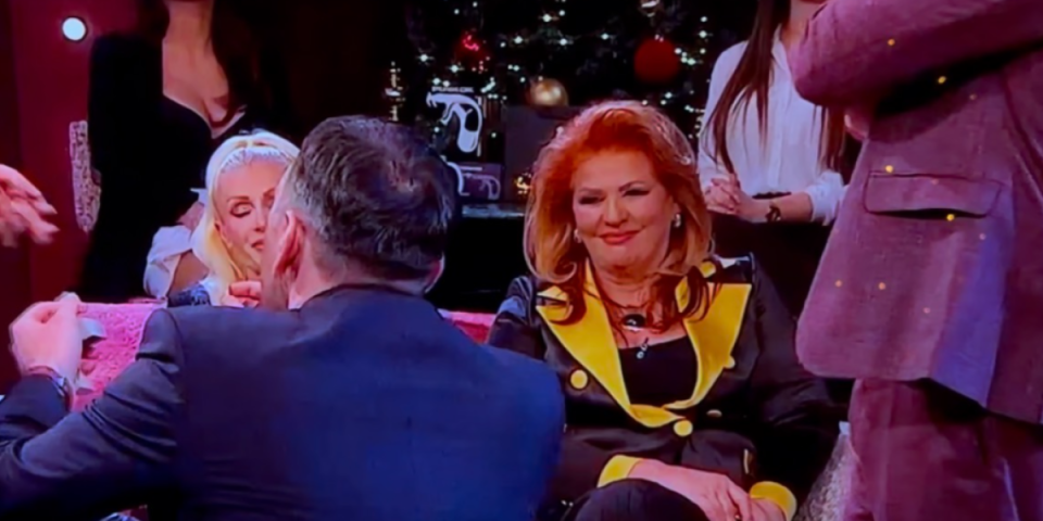 Pogledajte Ćaninu legendarnu reakciju na veridbu Mine Kostić - Reči nisu potrebne (FOTO)