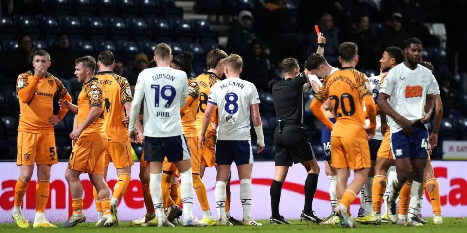 (VIDEO) Čoveče, šta uradi?! Crnogorac glavom udario protivnika usred meča, svet bruji o ovom snimku