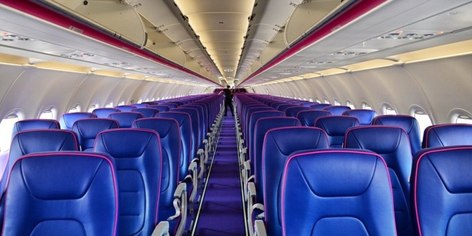 Zašto su sedišta u avionu plave boje? Stručnjaci otkrivaju istinu - niko ovo nije očekivao