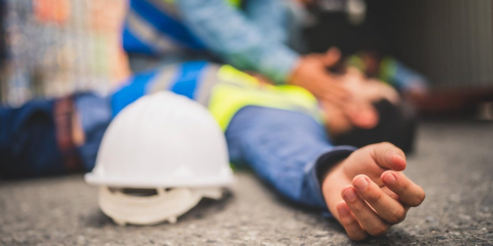 Radnik pao sa četvrtog sprata u Nišu: Evo u kakvom je stanju