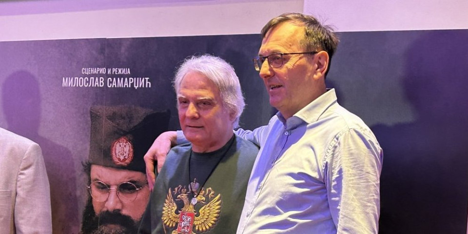 Dule Savić na premijeri "Đenerala": Došao u dukserici koja će se svideti svakom Srbinu (FOTO)