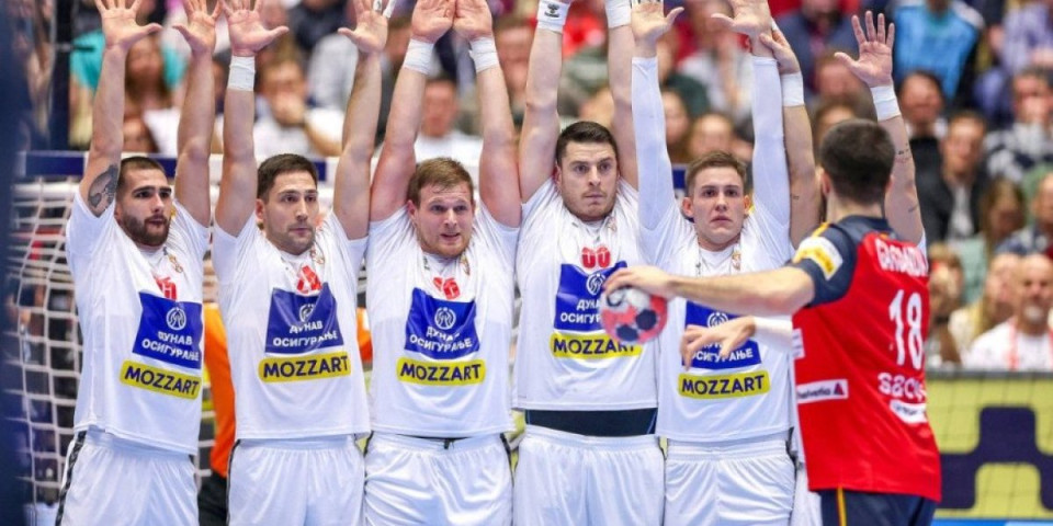 Sramota! Komšije udarile na kapitena Srbije: Da Bog da izgubio od Crne Gore, pa obesio patike o klin