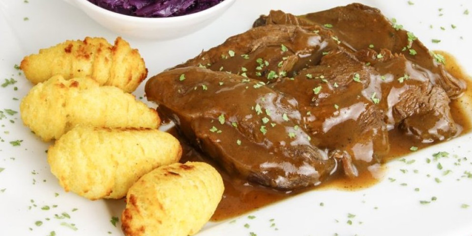 Najsočnije lovačke šnicle: Ručak koji voli cela porodica, a spreman za 20 minuta