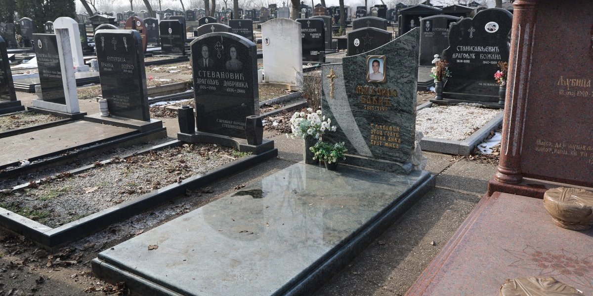 Grob Mihaila Bakića