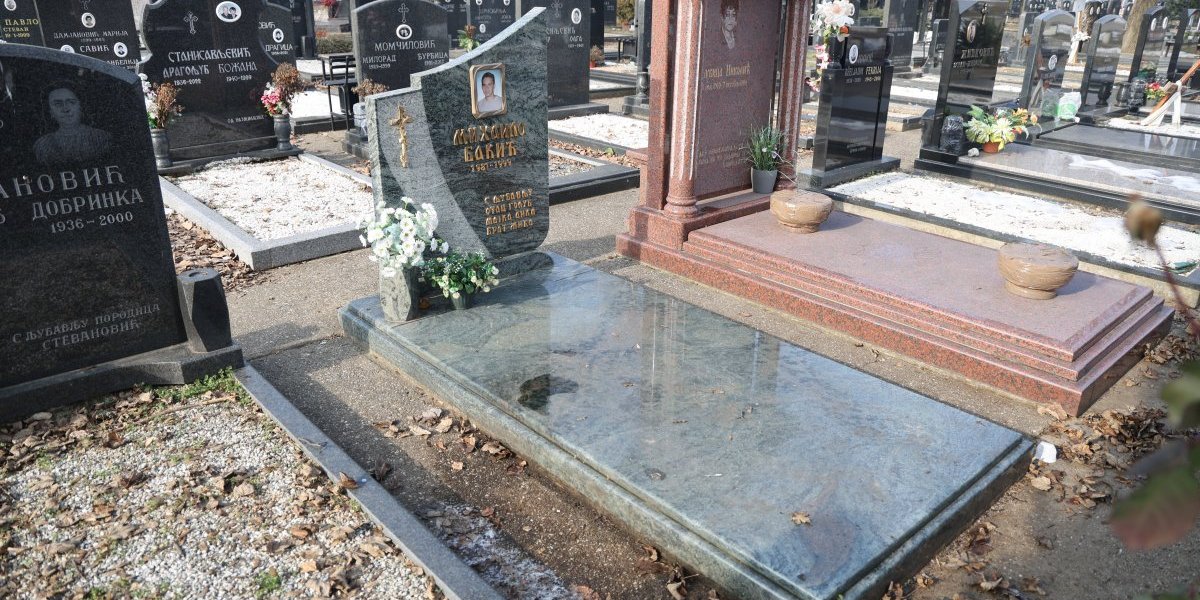 Grob Mihaila Bakića