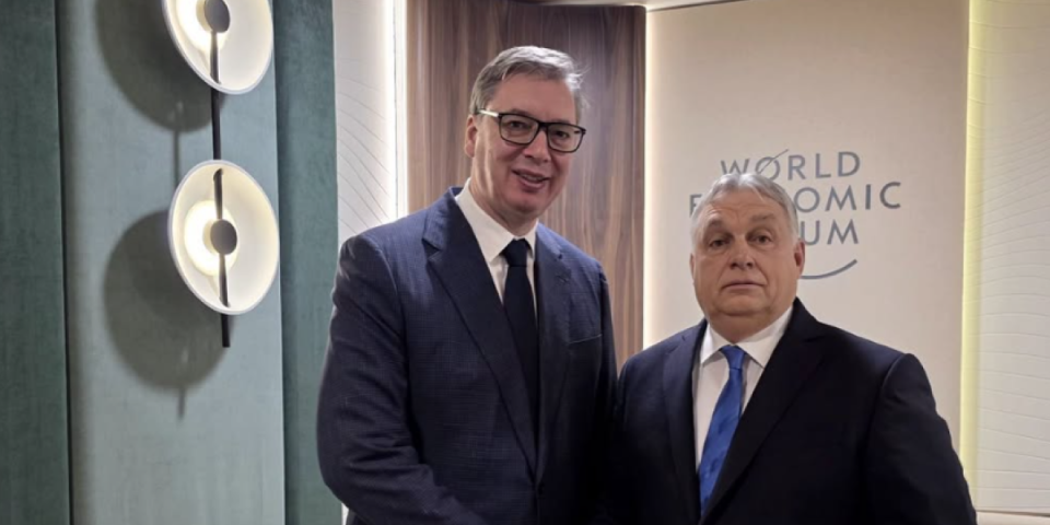Sa prijateljima je lakše: Vučić u Davosu razgovarao sa Orbanom (FOTO)