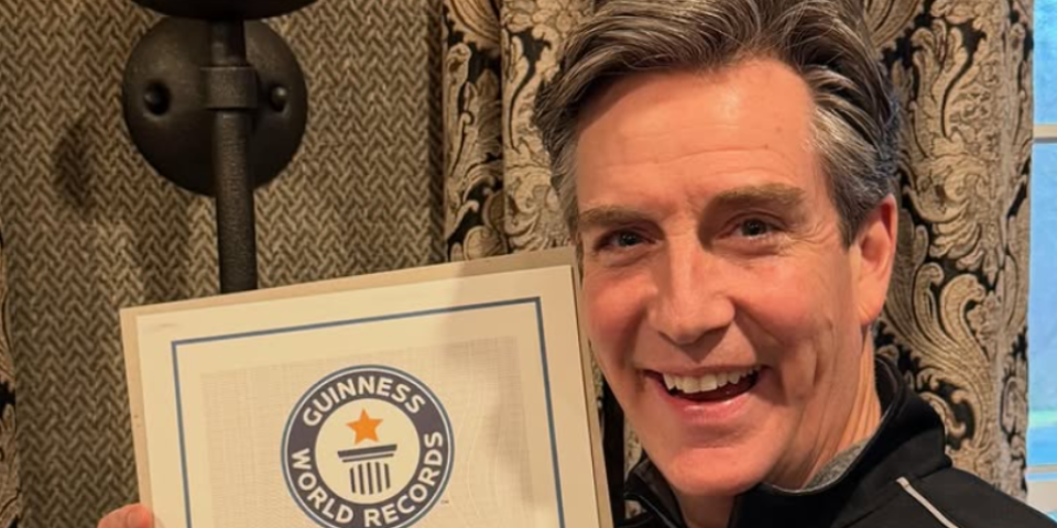 Poznati televizijski voditelj ušao u Ginisovu knjigu rekorda - nećete verovati koji je razlog (VIDEO)