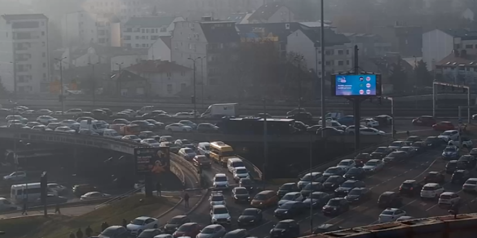 Šta je ovo? U Beogradu kolaps, nepregledne kolone na ovim deonicama (FOTO)
