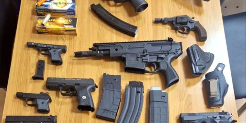 Velika operacija policije: Pronađen arsenal oružja u porodičnoj kući