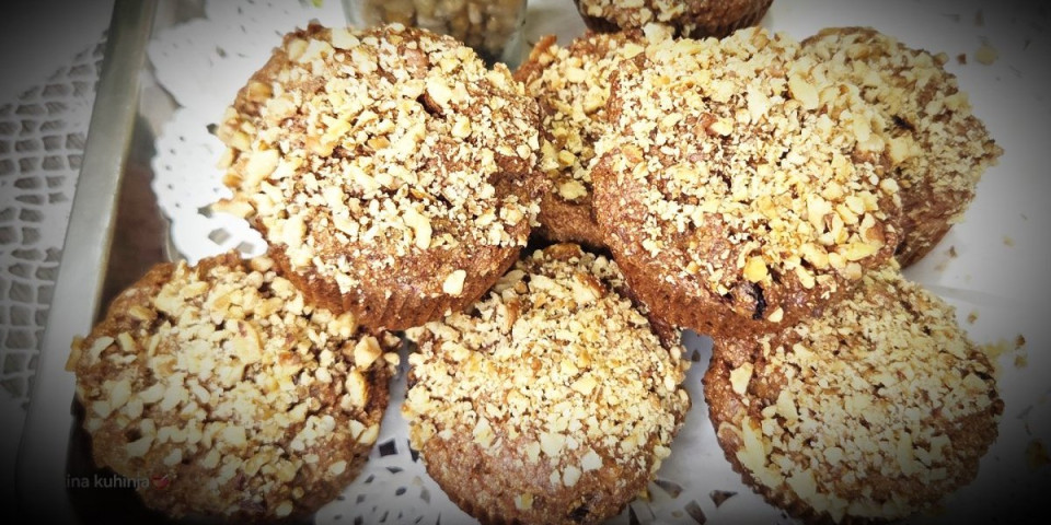 Mafini od jabuka i griza bez brašna - sočna i aromatična poslastica (VIDEO)