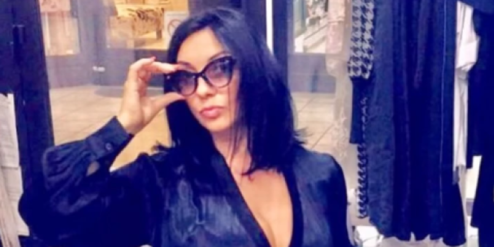 Pevačica u 55. godini ima telo zmaja: U bezobraznoj pozi pokazala previše (FOTO)