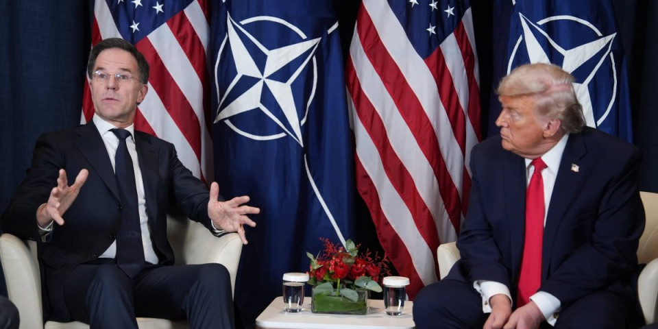 Letelo perje u Beloj kući, Tramp se obrušio na šefa NATO: Rute izgovorio samo jednu rečenicu!