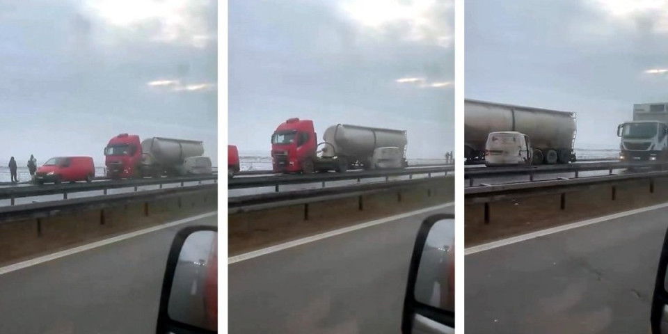 Karambol na autoputu kod Nove Pazove:  Smrskani automobili na sve strane (FOTO/VIDEO)