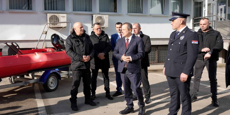 Dačić posetio PU Prijepolje i Vatrogasno-spasilačko odeljenje: Ispunio obećanje koje je dao prošli put