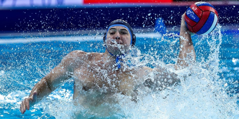 Veliki povratak: Dušan Mandić u bazenu posle 49 dana