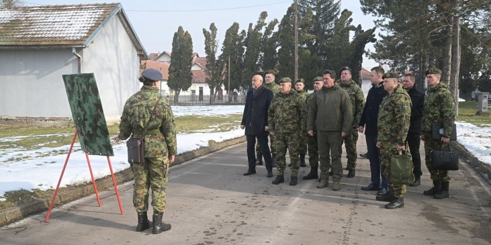 Vojska oslonac bezbednosti Srbije! Ministar Gašić posetio 22. pešadijski bataljon u Požegi