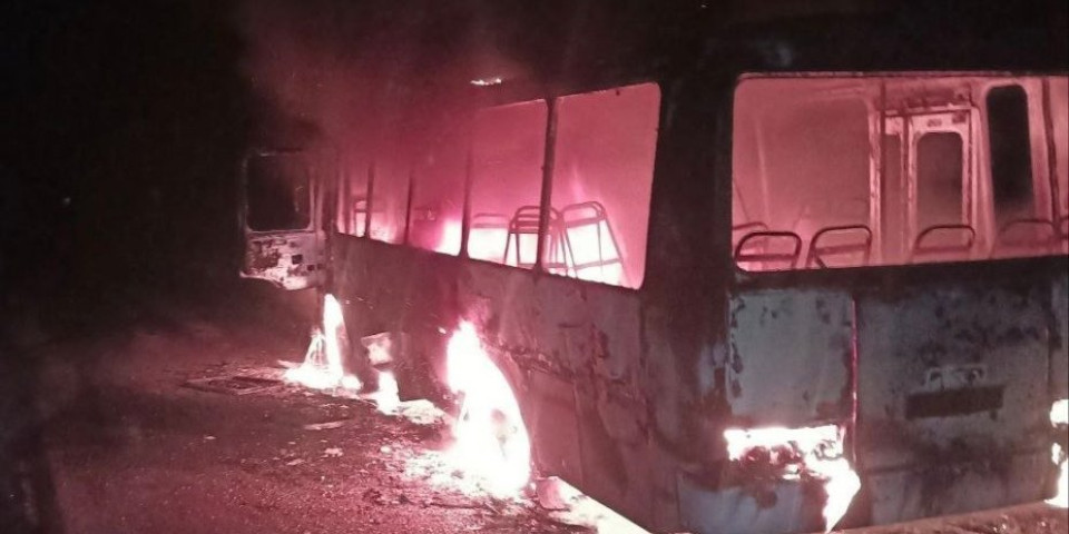 Rusija napadnuta u toku pregovora za mir! Dron udario u autobus - Civili povređeni, jedan je u teškom stanju (FOTO)